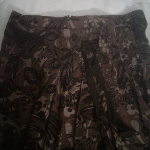 Smart Set skirt - Picture 2 of 3